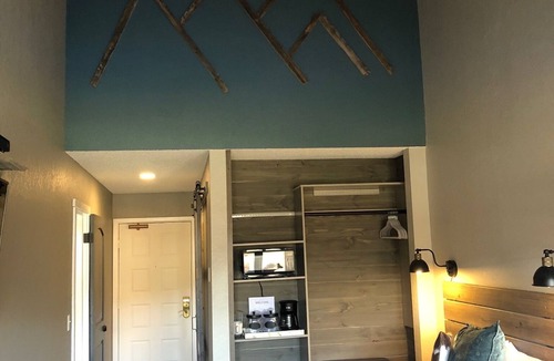 Granby Hotel | New Double Queen Hotel Room w/pools and minutes from Winter Park/Grand Lake