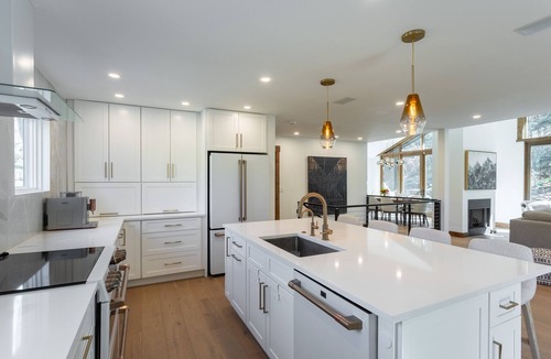 Intermountain House | New! Gorgeous Vail Getaway-Views, Hot Tub and Decks