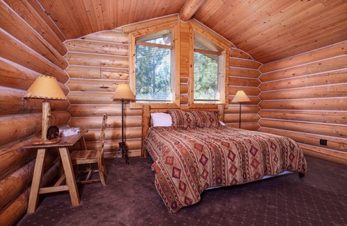 Lake George Cabin | NEW Indian Paintbrush Log Cabin -Sleeps 12+ on scenic horse ranch with views!