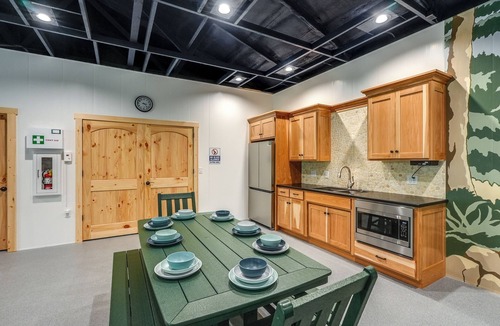 Dover Cabin | NEW *Indoor Pool* | Game Rm, Private Log Cabin - Fun for All Ages 4b/3b sleep 14