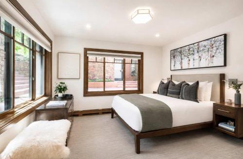 Aspen House | New Listing 3 BR 3 BA Aspen Condo near Gondola
