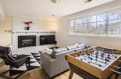 Park East Apartment | New Listing! Charming Apartment- Fireplace/Grill/Patio/Yard/Foosball