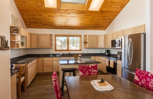 Pagosa Springs Cabin | New Listing! Hot tub, great mountain views, near Hatcher Reservoir