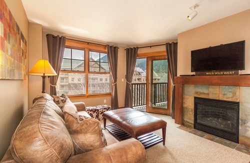 River Run Condo | NEW LISTING: Luxurious 2BR Condo sleeps 6. Next to lift. Heated Pool & Hot Tub