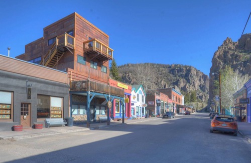 Creede Condo | New Listing! Luxury Uptown Loft Apartment/Panoramic Views/Downtown Creede