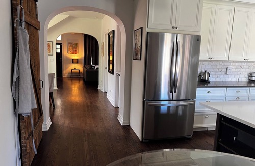 Highland House | New Listing - Northside Oasis Wifi, chef's kit, steam shower next to Locavor!