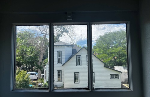 Highland House | New Listing - Northside Oasis Wifi, chef's kit, steam shower next to Locavor!
