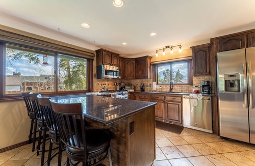Dillon House | *New Listing* Pet Friendly, 4 Private Decks + Yard, Mountain Views