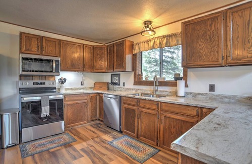 Creede House | New Listing! Quiet Mtn Cabin | River and Mtn Views | Expansive Deck