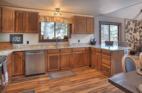 Creede House | New Listing! Quiet Mtn Cabin | River and Mtn Views | Expansive Deck