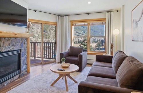 Copper Mountain Condo | New Listing! Stylish new design, ski in/out. Watch World Cup, view golf course!