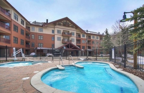 Copper Mountain Condo | New Listing! Stylish new design, ski in/out. Watch World Cup, view golf course!