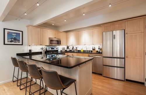 Aspen Condo | New Luxury 2Br Centrally Located Aspen Condo - Steps from the Aspen Mtn. Gondola