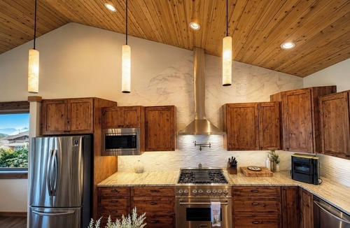 Fairplay House | New Luxury 5bed-4Bath w/Hottub & Mtn Views-30 Min Breck
