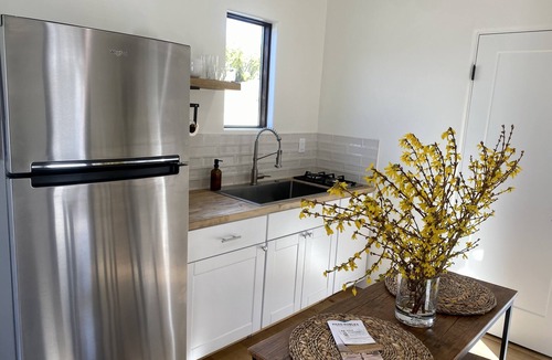 Templeton House | NEW Modern Bungalow In the heart of 46 West Wineries- but in town
