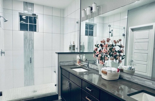 Westridge House | New Modern Home.10 Guests. CO-470 in 2-mins