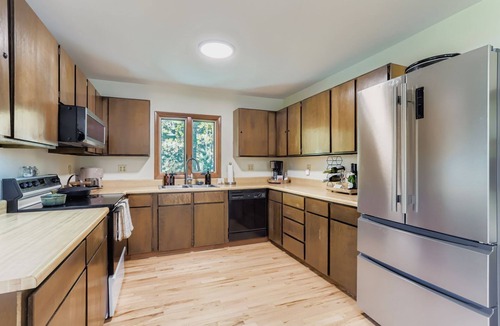 Rollinsville House | New! Pet-Friendly Mountain Escape w/Deck, Views, & Fire Pit!