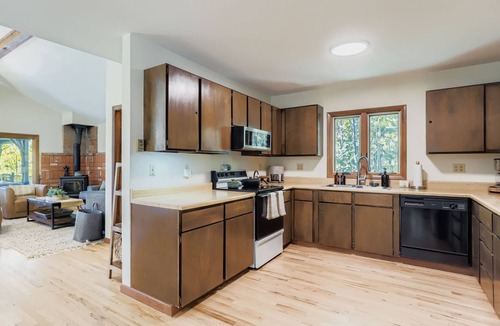 Rollinsville House | New! Pet-Friendly Mountain Escape w/Deck, Views, & Fire Pit!