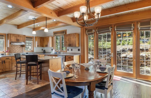 Alma Cabin | New Rental! Pet Friendly 3Bed/2.5Bath -Creekside Solitude