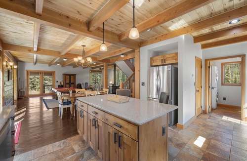 Alma Cabin | New Rental! Pet Friendly 3Bed/2.5Bath -Creekside Solitude