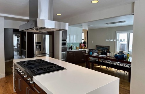 Eagle-Vail House | NEW roomy family friendly home | 3 King Suites | Chef's kitchen | Hot tub | AC