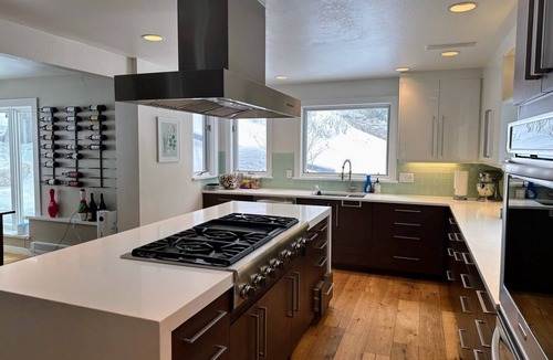 Eagle-Vail House | NEW roomy family friendly home | 3 King Suites | Chef's kitchen | Hot tub | AC
