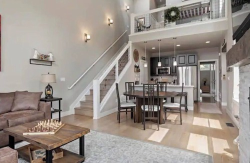 Rendezvous House | NEW! RUSTIC LUXURY (2 BR+Loft) w/Hot Tub Near WP