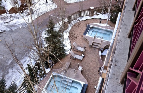 Snowmass Village Condo | New Ski in/ski out, Luxury 1 BR, by gondola, deck/spas/Capitol Peak Snowmass BV