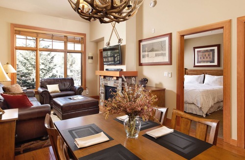 Snowmass Village Condo | New Ski in/ski out, Luxury 1 BR, by gondola, deck/spas/Capitol Peak Snowmass BV