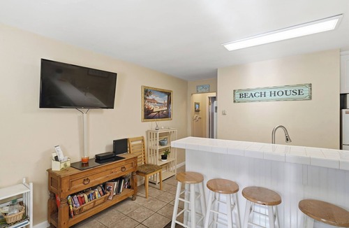 Carpinteria Condo | NEW! Steps to Beach! 1-bedroom Full Condo