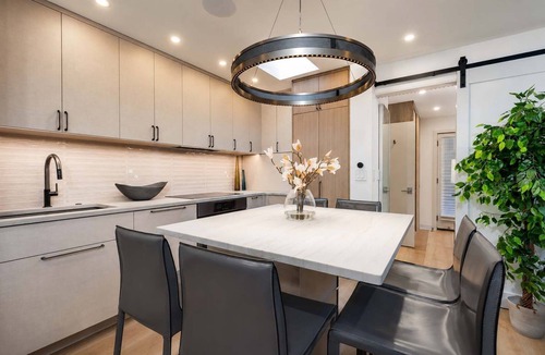 Aspen Condo | New Stunning 3BR, 3BA Steps from Gondola with AC!