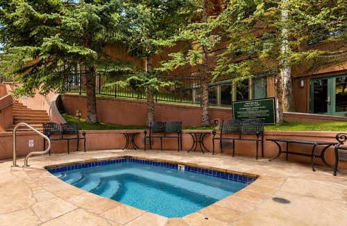 Aspen Condo | New Stunning 3BR, 3BA Steps from Gondola with AC!