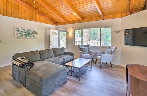 Wrightwood Cabin | NEW! Sunny Wrightwood Home + Views ~ 4 Mi to Ski!