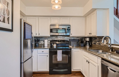 Meadow Hills Condo | New! Urban Oasis - Pool Access - Fireplace - 31 Day Rental