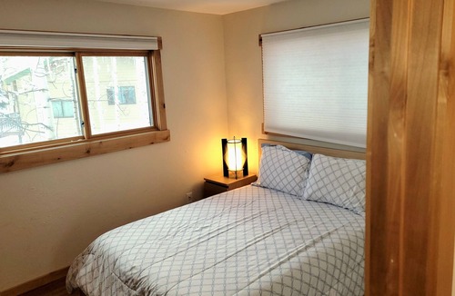 Vail Cabin | **NEW** Vail Cabin, Sleeps 8 Great Location, Smores, Park