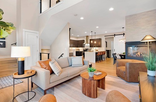 Fort Collins House | NEW! Walk 2 town Rooftop hot tub 2 King beds Dog friendly Luxury linens