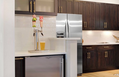 Fort Collins House | NEW! Walk 2 town Rooftop hot tub 2 King beds Dog friendly Luxury linens