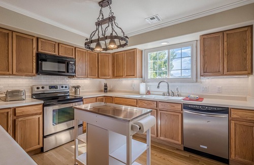 Fruita House | New! Windsor: Pet Friendly w/2 Living Areas