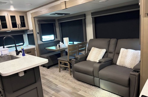 Golconda House | Newer, Recreational RV with tankless water Heater - Long or Short Term Stay