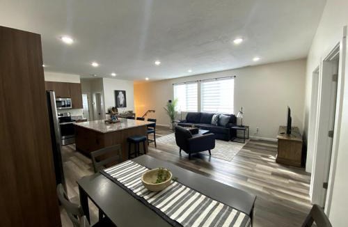 Evanston Apartment | Newly Built 3 Bed 2 Bath House