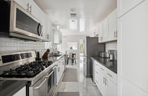 Reseda House | *Newly Built 4BR! Pool, Cabana, BBQ in Prime LA!*