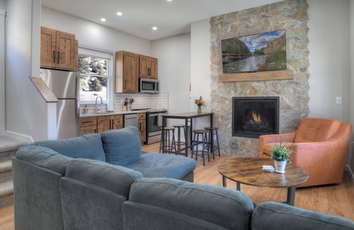 South Fork House | Newly Built Duplex | A/C | Peekaboo River Views | Cozy Interior