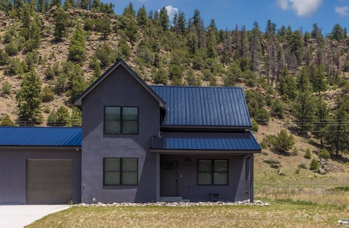 South Fork House | Newly Built Duplex | A/C | Peekaboo River Views | Cozy Interior