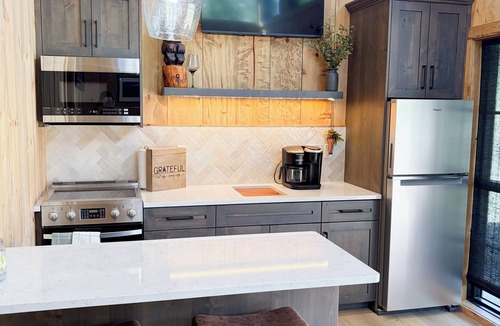 South Fork Cabin | Newly Built Shady Creek Tiny Home @ Tiny Timbers Resort!