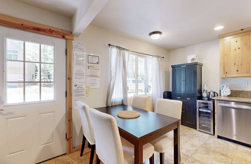 Tahoe Paradise House | Newly Remodeled Chalet - Near Skiing & Golf