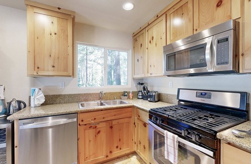 Tahoe Paradise House | Newly Remodeled Chalet - Near Skiing & Golf