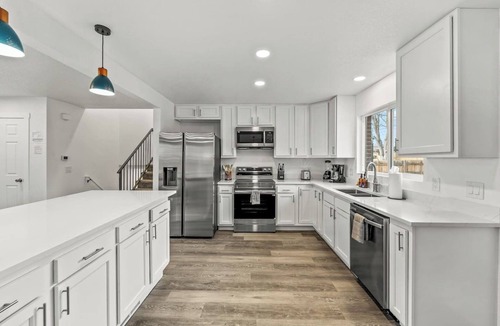 Northglenn House | Newly Remodeled | Hot Tub, Fire Pit + Game Room