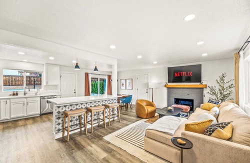 Northglenn House | Newly Remodeled | Hot Tub, Fire Pit + Game Room