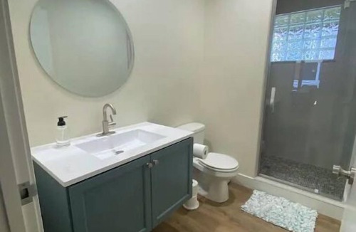 Tiffin Apartment | Newly Remolded! Near Downtown. 1 King bed