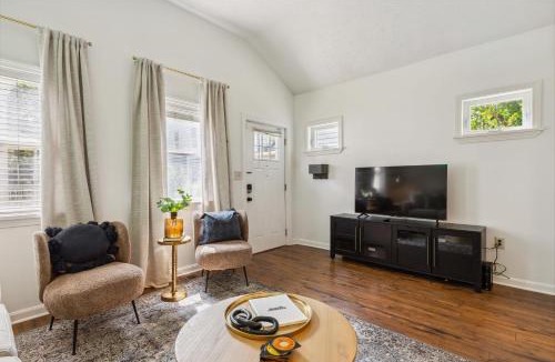 Tremont House | Newly Renovated Tremont Treasure I Cozy + Modern